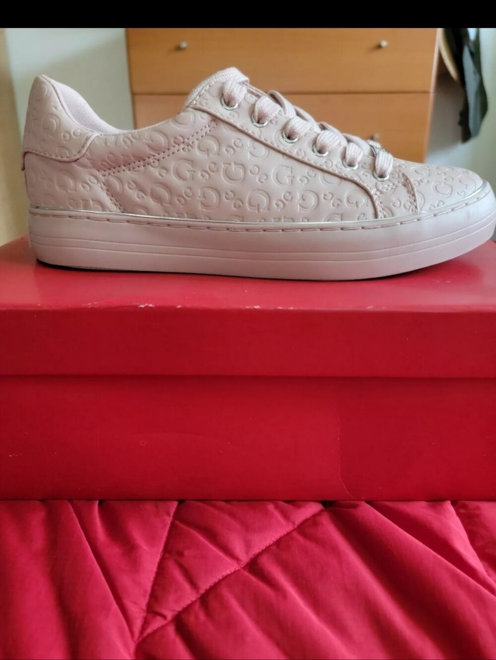 Guess FIRE! NIB! Women's Logo Print Light Pink Rollin 680 Sneakers. Sz 8. R2S!